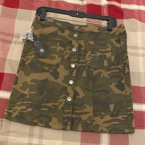 Camo button skirt